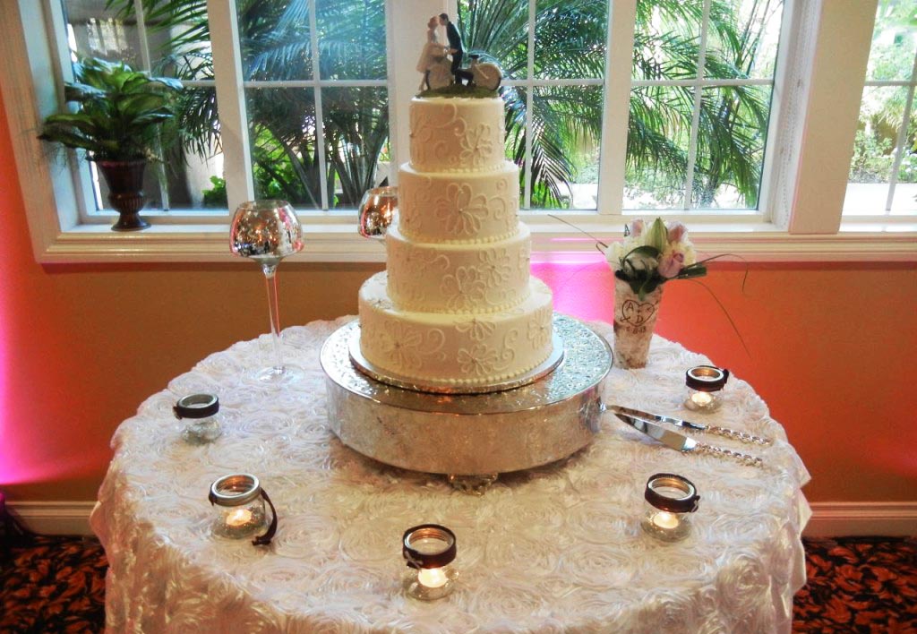 5 Huge, Beautiful Wedding Cakes - Inspired Bride